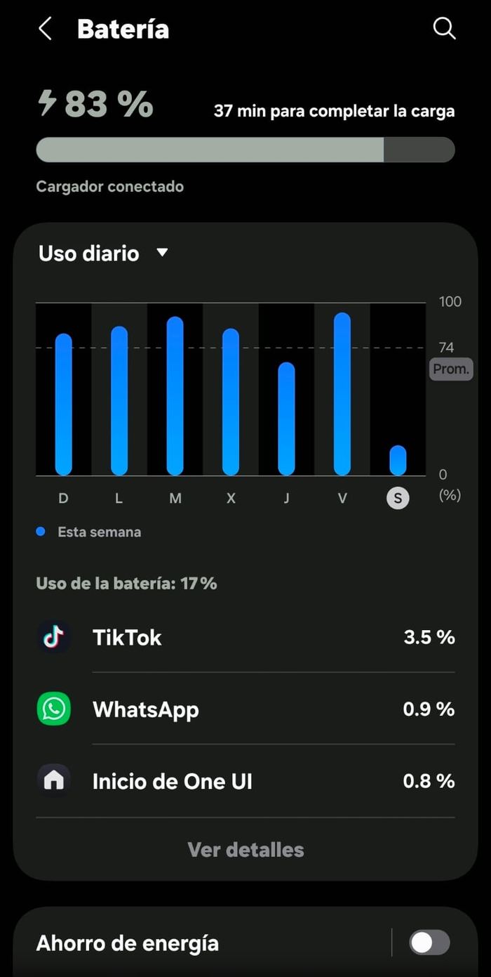 Pantalla de batería mostrando el porcentaje de carga con el cargador conectado